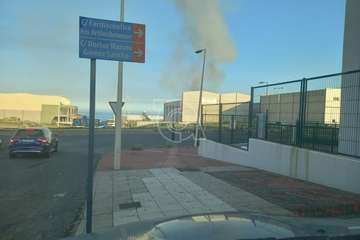 Incendio en una nave industrial de El Goro (Telde) donde se acumulan palets/TA.